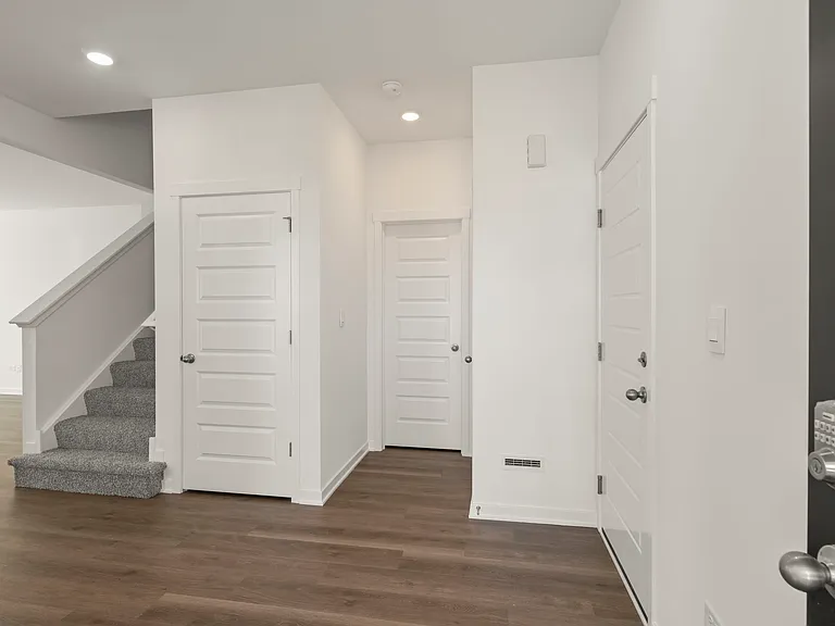 1737 Stable Ln — Photo 8