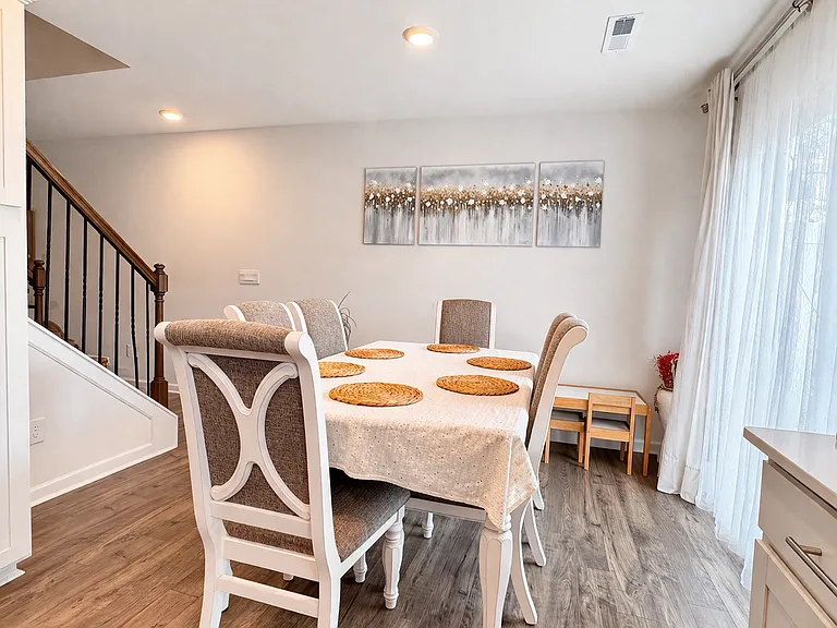 95 Malcolm Ct — Photo 4