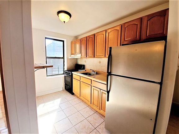 3rd image of 725 4th Ave APT C4