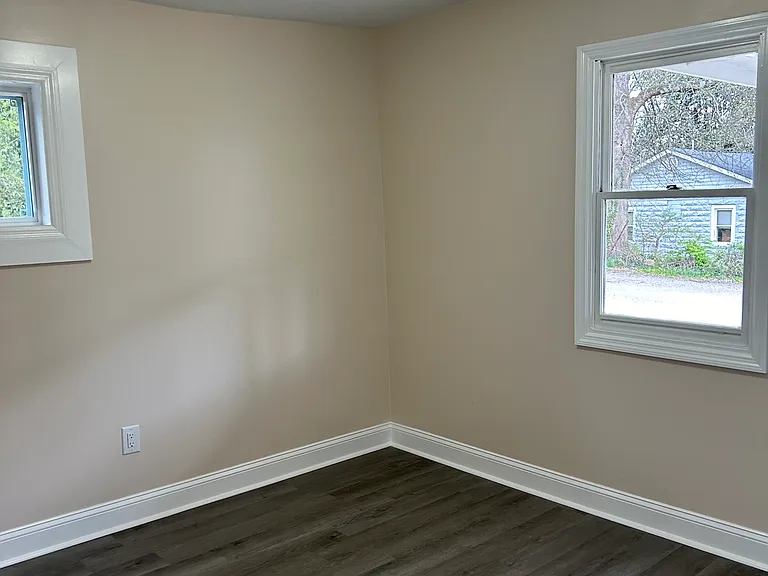 2913 Brooks Ave — Photo 24