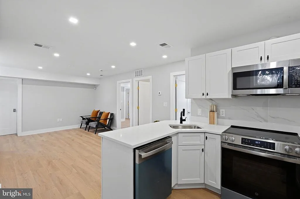 1 bed, 1.5 bath, 2537 sqft, $2,500 — Photo 3