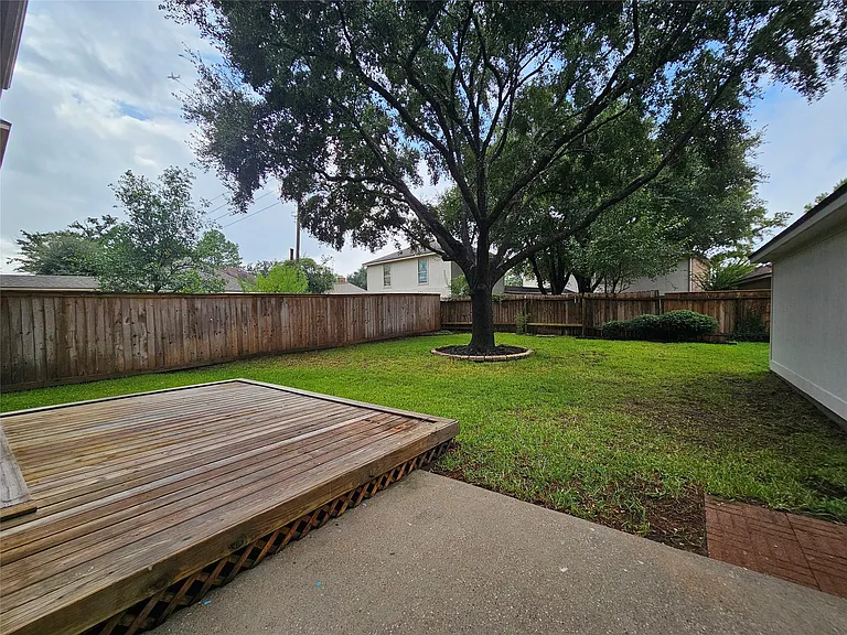 15015 Dawnbrook Dr — Photo 29