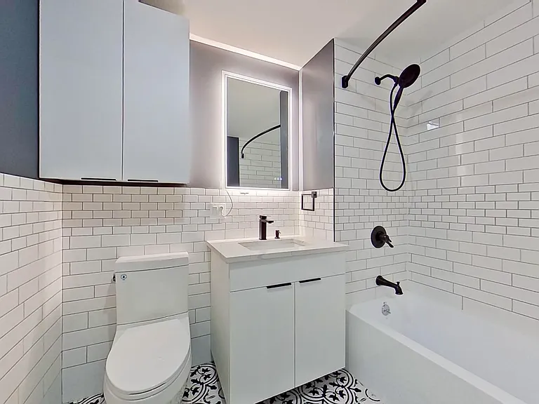 27 Montrose Ave #4H — Photo 18