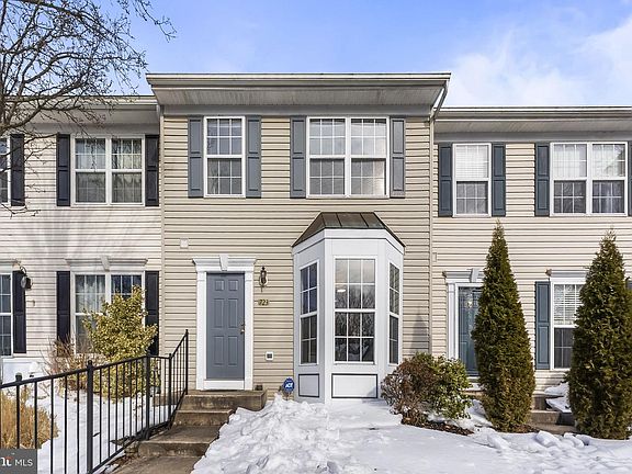 2nd image of 723 Shallow Ridge Ct