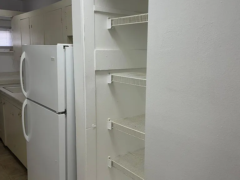 650 NE 42nd St #8 — Photo 12