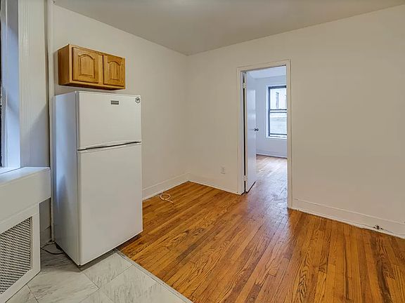 3rd image of 320 E 34th St APT 5B