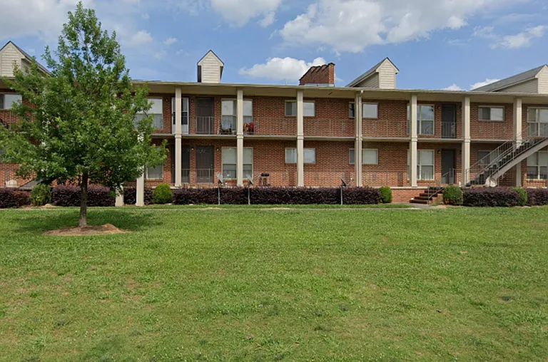 Crestline Court — Photo 1