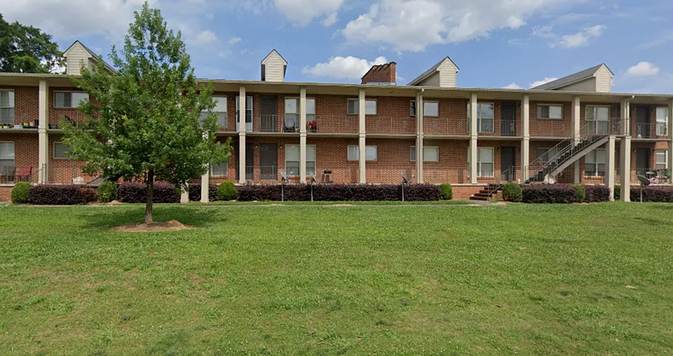 Crestline Court