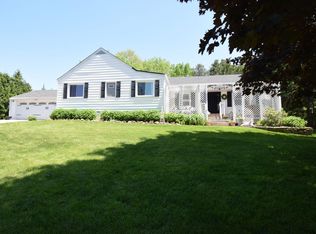 18950 Quail Hollow Dr, Brookfield, WI 53045