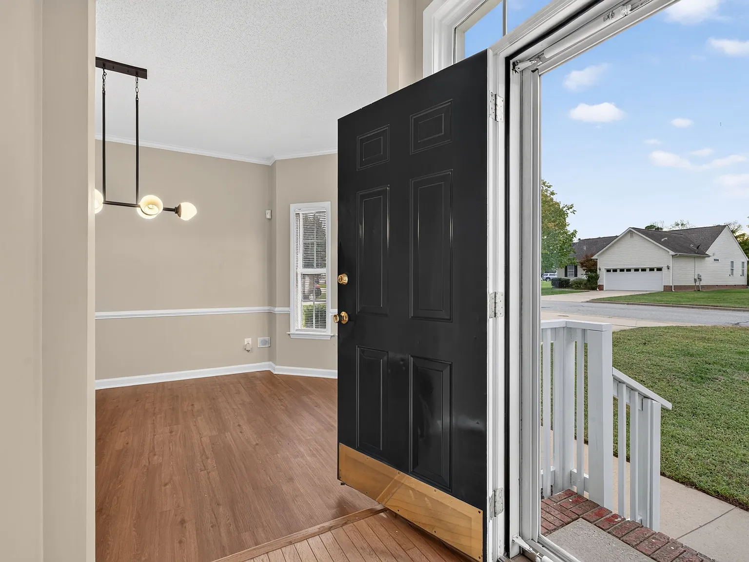 4 bed, 2500 sqft, $2,700 — Photo 4