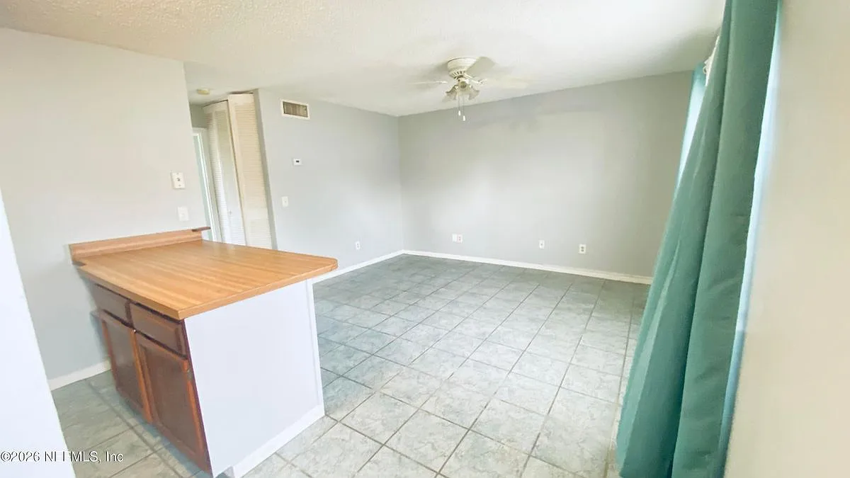 1 bed, 1.0 bath, 666 sqft, $1,200 — Photo 2
