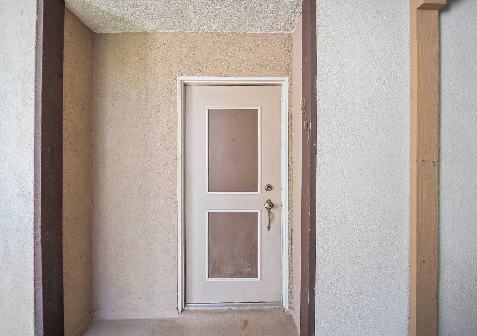 Double Primary Condo in Valencia! — Photo 4