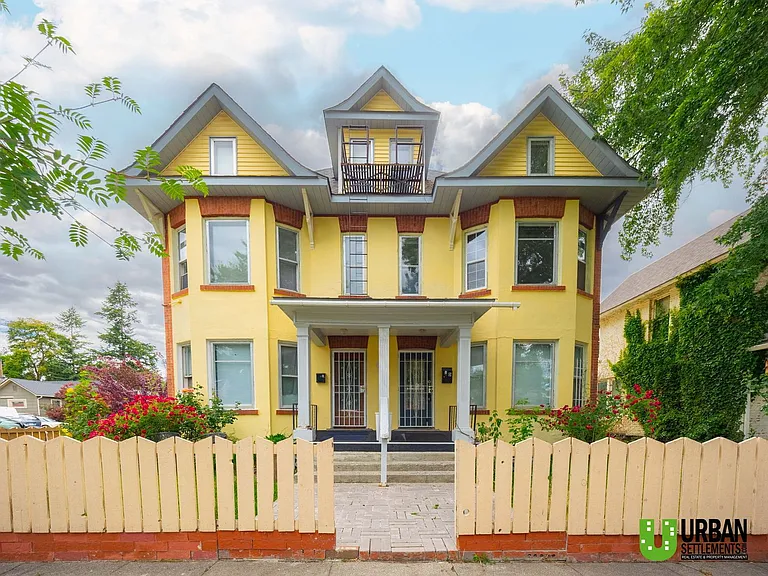 1122 S Walnut St — Photo 1