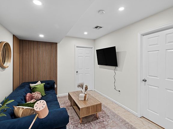 5th image of 303 Arlington Ave #1
