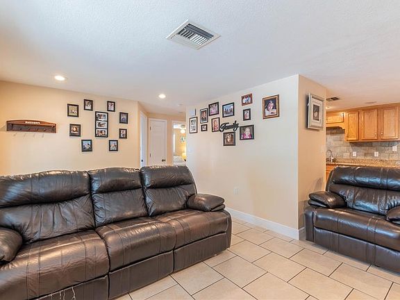 5th image of 7130 Castanea Dr
