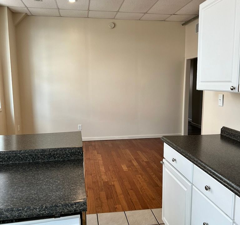 2nd image of 387 High St #2