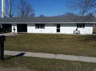 707 Route 37, Edgewood, IL 62426