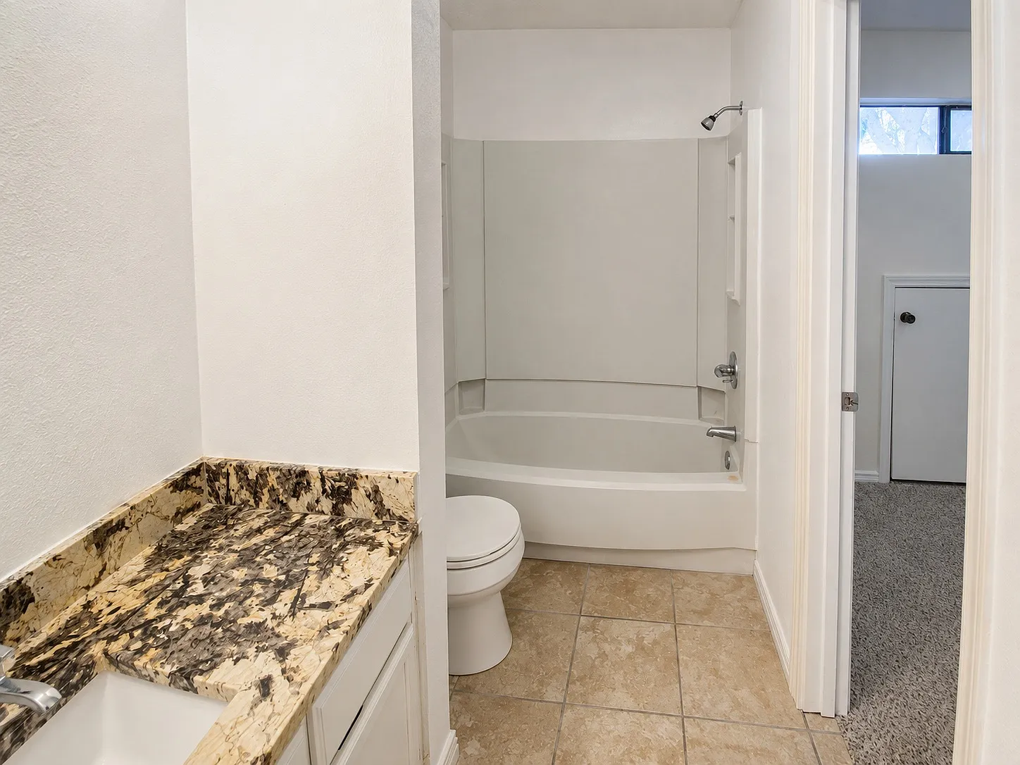 3 bed, 1272 sqft, $2,050 — Photo 3