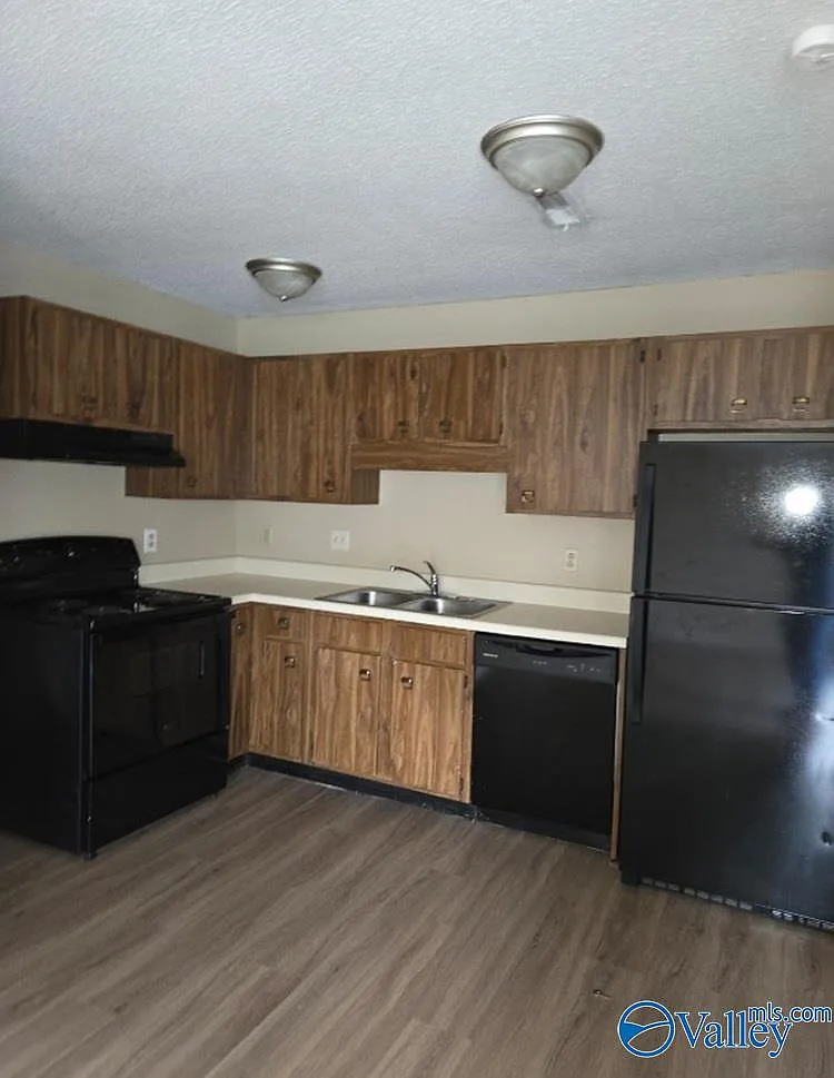 1 bed, 1.0 bath, 590 sqft, $735 — Photo 2