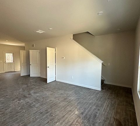 4th image of 130 Whistling Pines Dr