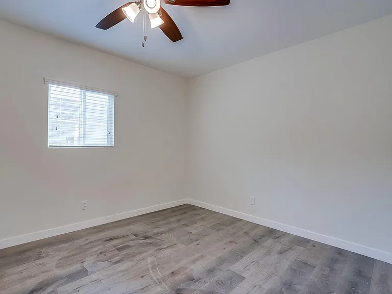 343 Warren Ln — Photo 13