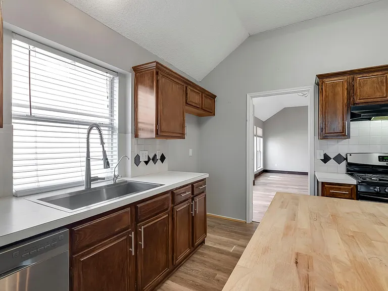 8201 Pacific St — Photo 12