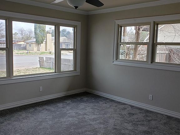 3rd image of 709 NE Mustang Dr