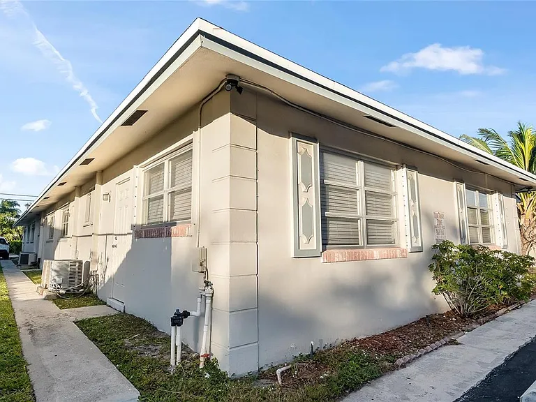 709 SE 15th St #1 — Photo 28
