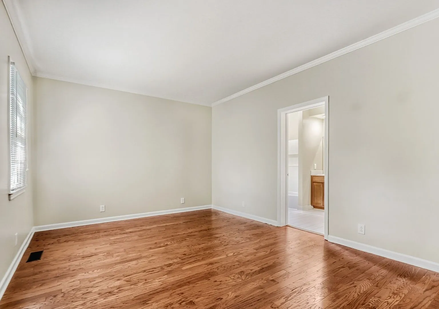 Spacious 2-Bedroom, 2-Bath Condo with Pool in Nashville — Photo 4