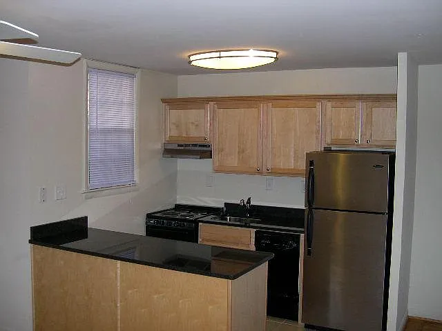 300 3rd St NE #4 — Photo 1