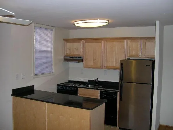 300 3rd St NE APT 4, Washington, DC 20002