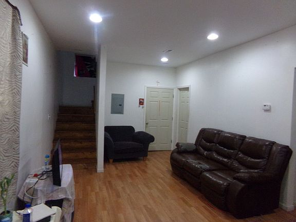 3rd image of 3002 S Central Park Ave