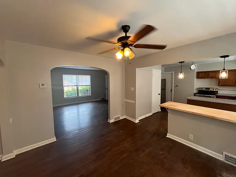 170 N Rose Blvd — Photo 7