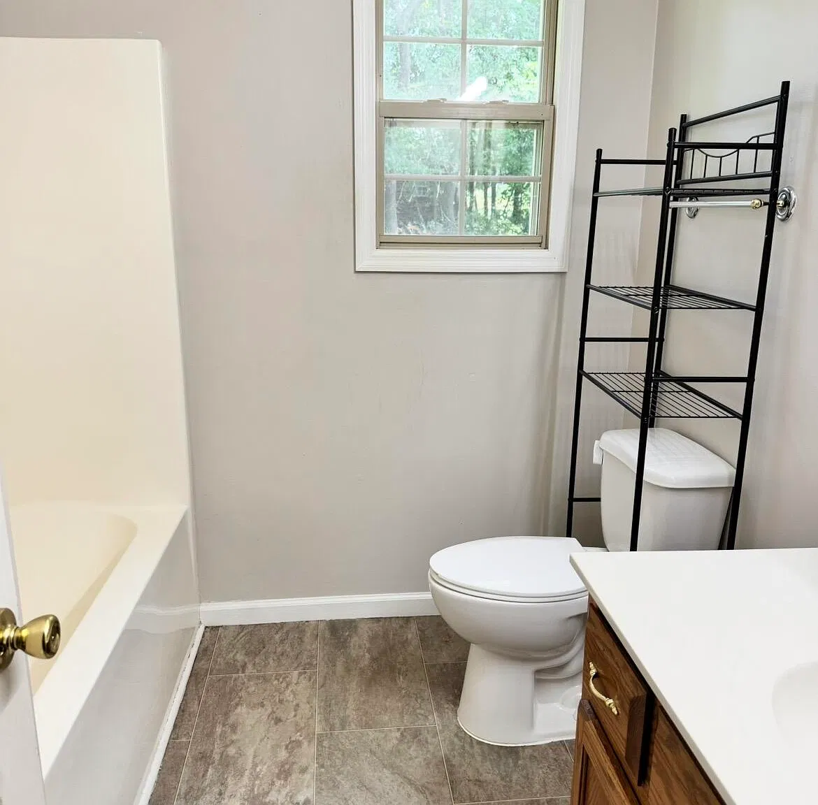 2 bed, 1.0 bath, 1057 sqft, $1,050 — Photo 4