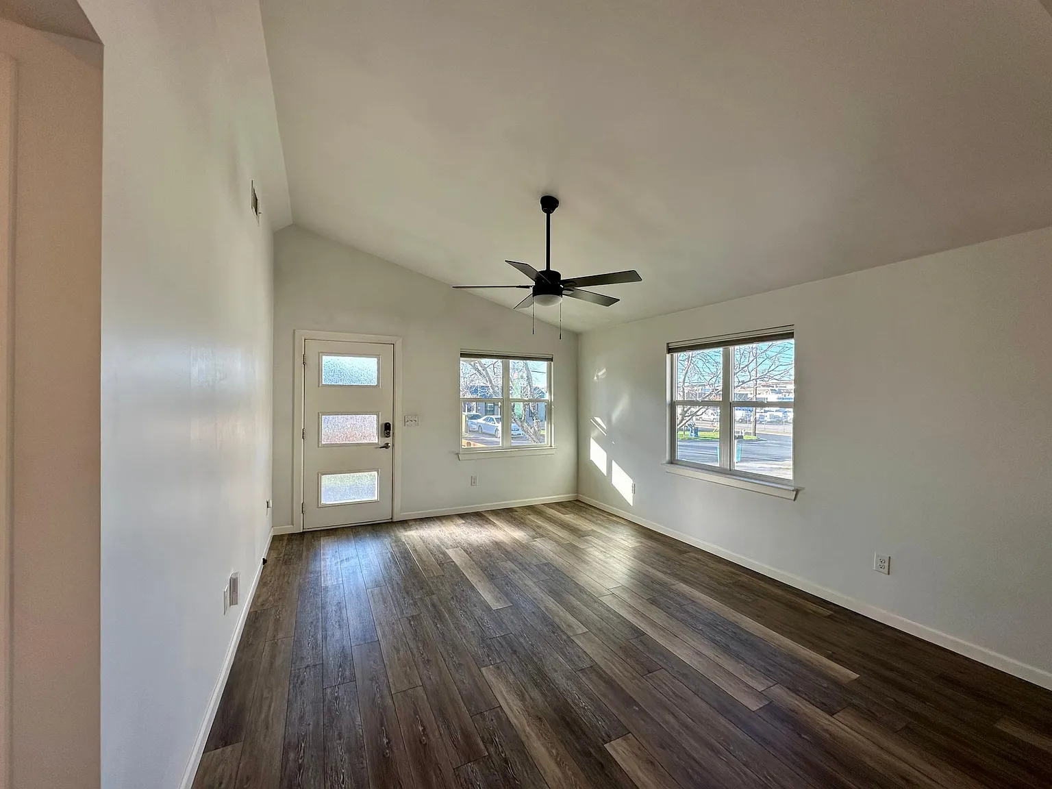 2 bed, 862 sqft, $2,100 — Photo 2