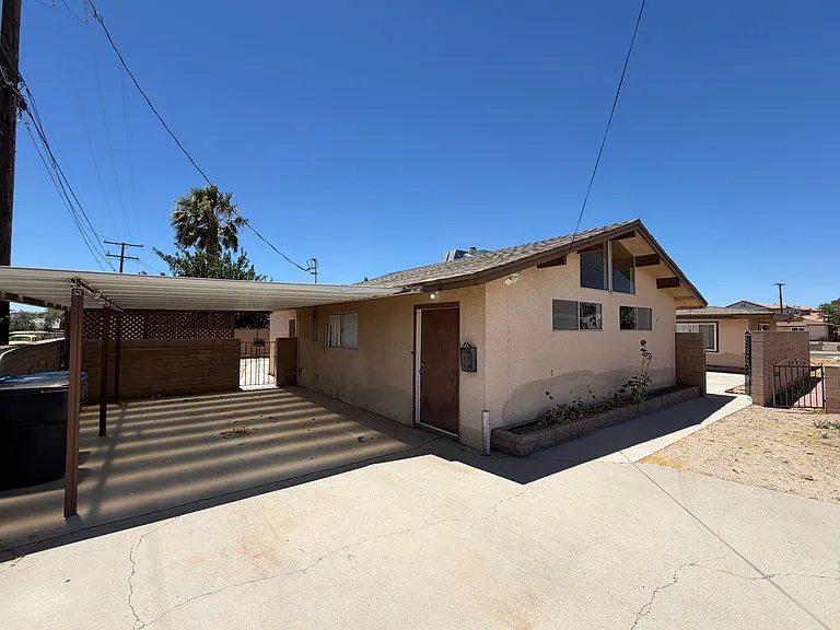 29205 Exeter St — Photo 3