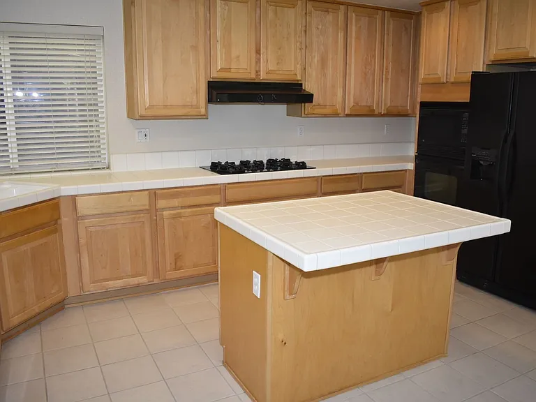 630 Rogers Cir — Photo 16