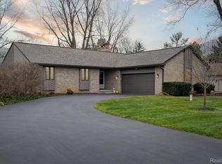 13399 Sumac Rd, South Lyon, MI 48178