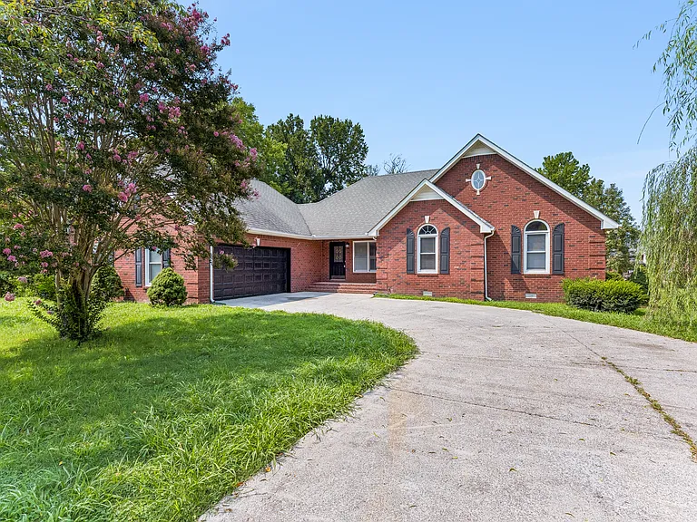 131 Savannah Ridge Dr — Photo 1