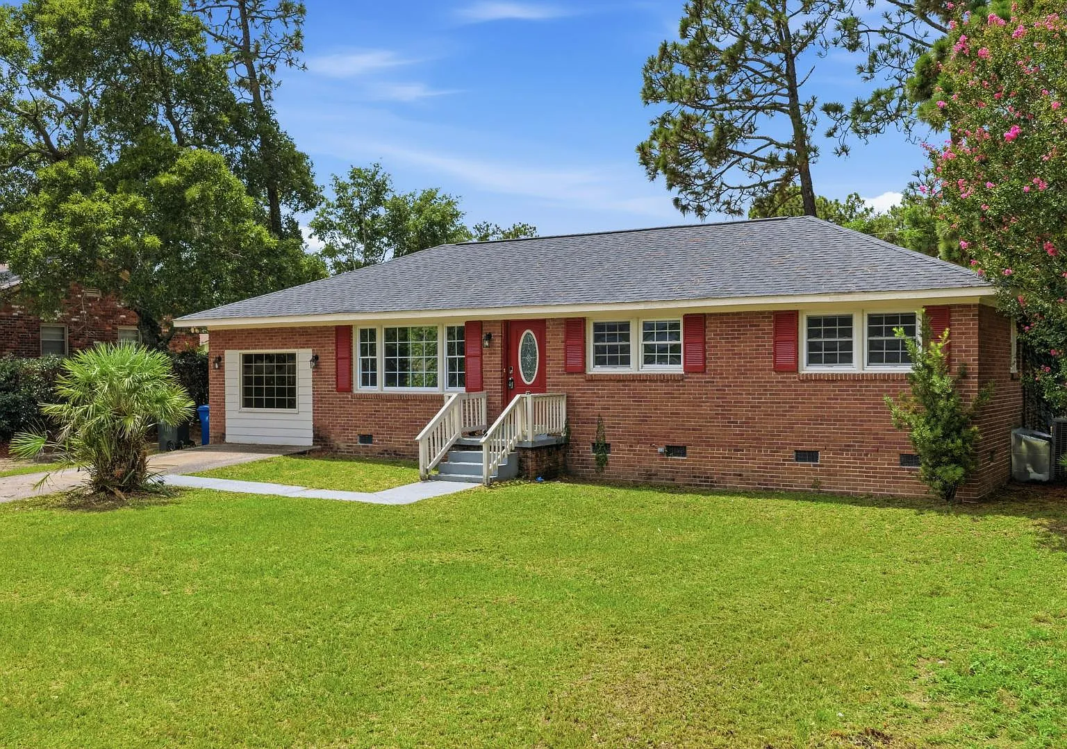220 Westgate Dr — Photo 3
