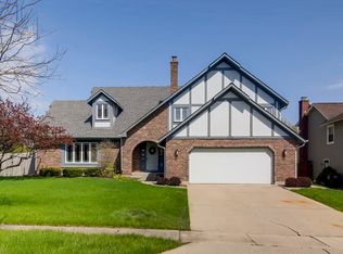 5195 Barcroft Dr, Hoffman Estates, IL