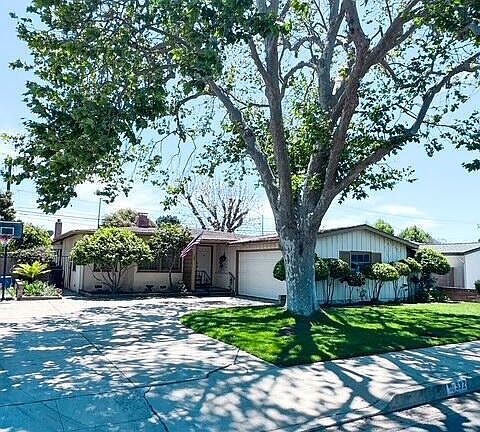 3rd image of 532 De Armond Pl