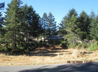 110 Hickory Rd, Whitethorn, CA 95589
