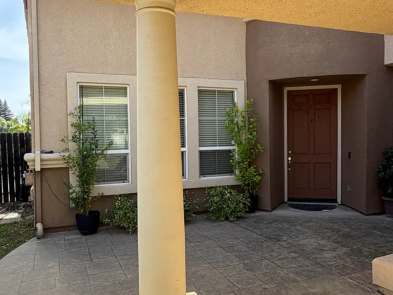 424 Crescent Dr — Photo 2