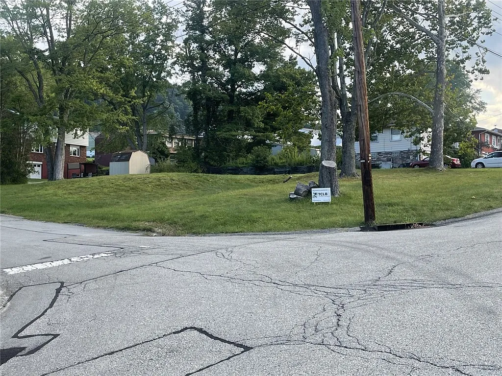 306 Interlaken Dr photo 1
