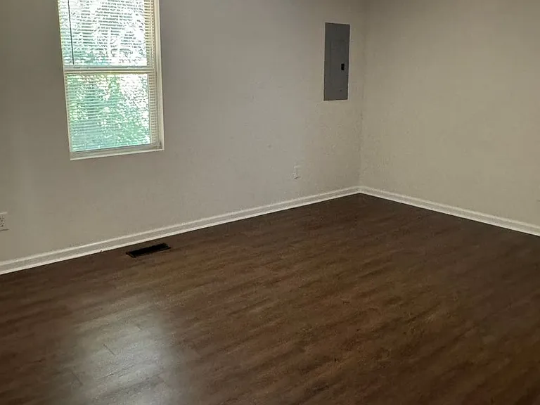 2077 N Whisnant Ave — Photo 4