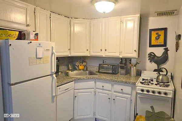 Rented by Corcoran | media 17