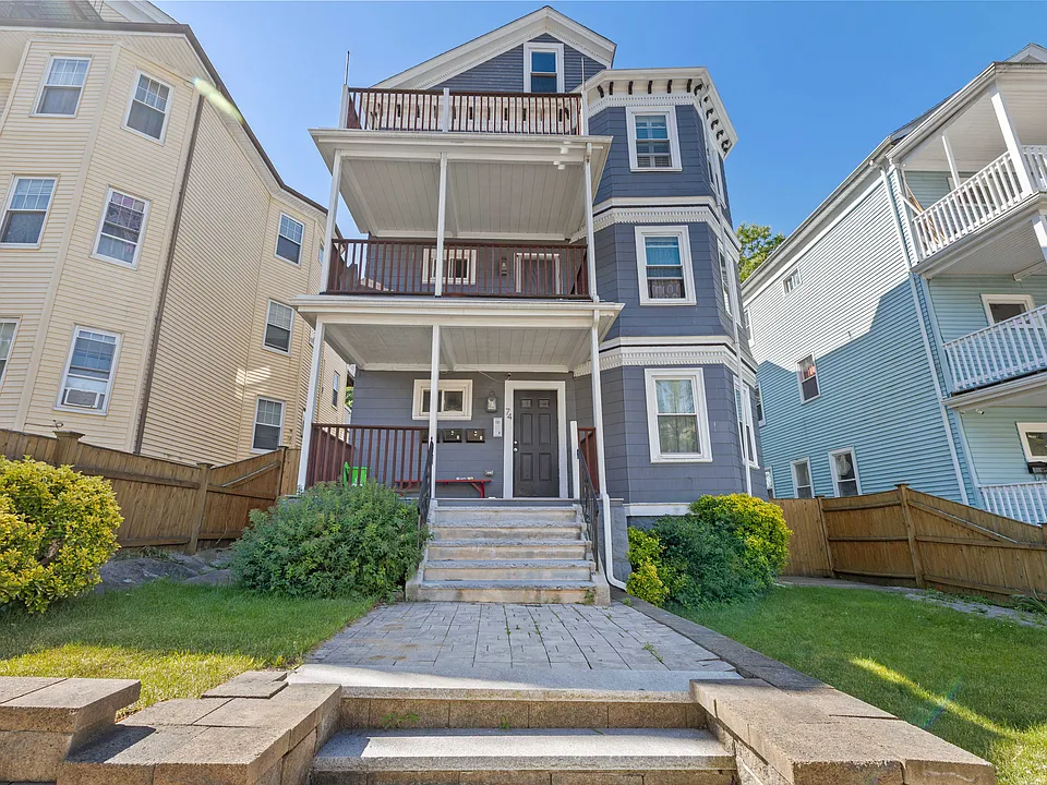 74 Kingsdale St #3