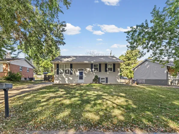 1333 Columbus Dr, Saint Louis, MO 63138