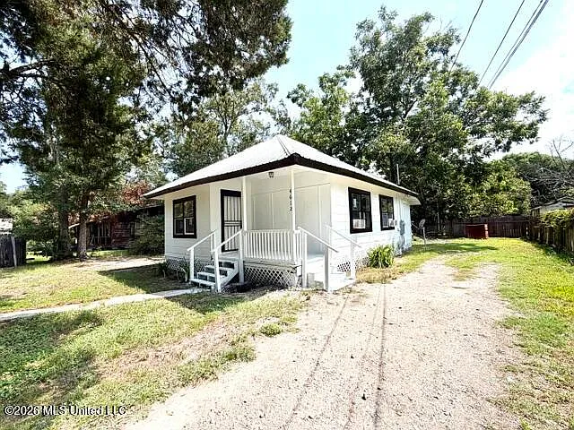 2 bed, 1.0 bath, 850 sqft, $975 — Photo 2